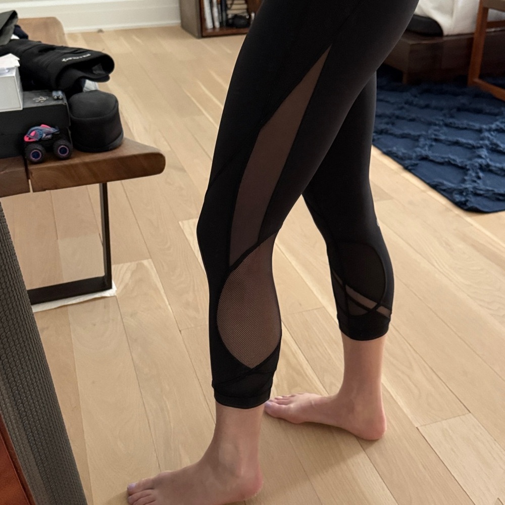 Lululemon Mesh Side Panel Black Capri Leggings, Size 6